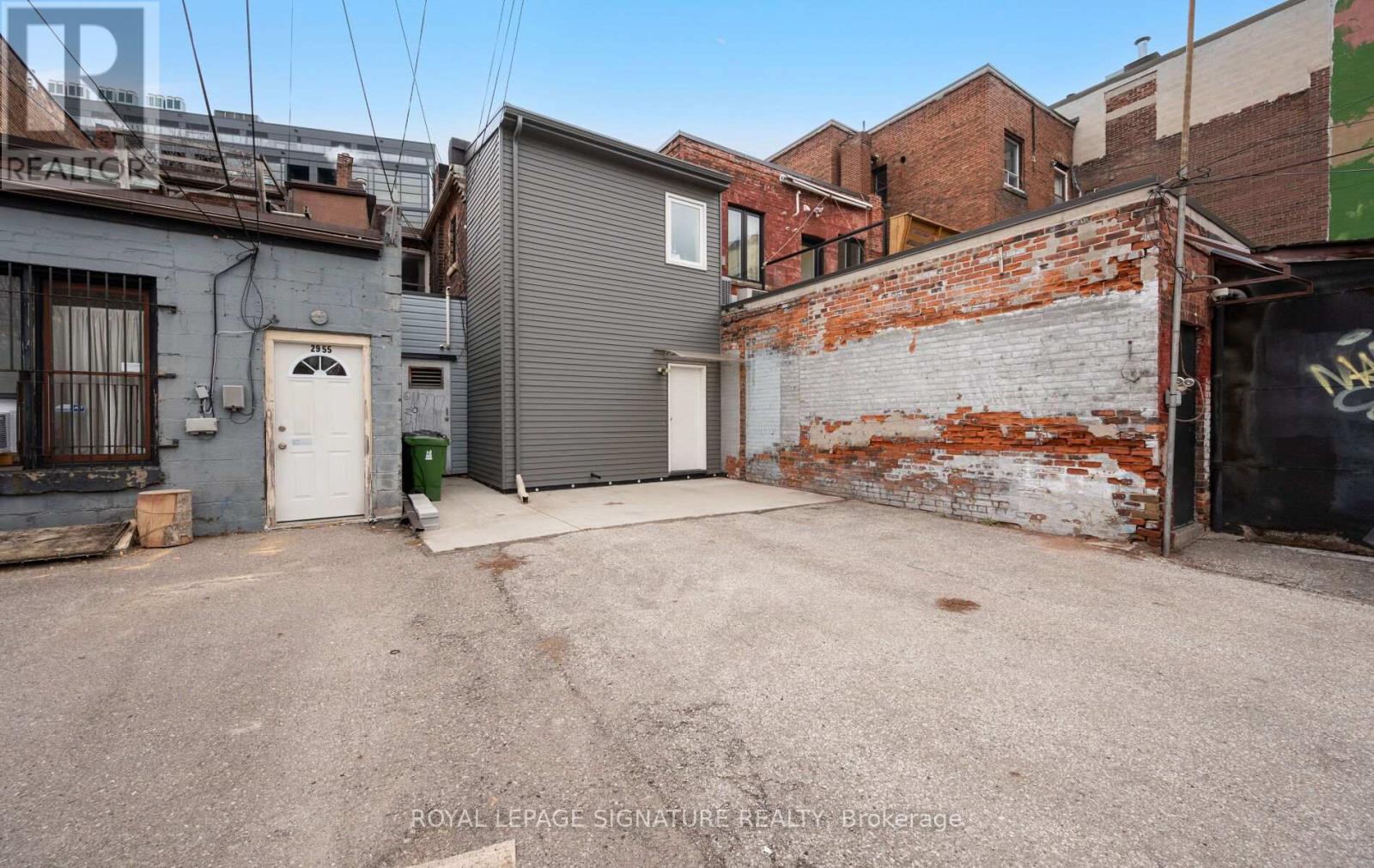 2953 Dundas Street W, Toronto, Ontario  M6P 1Z2 - Photo 11 - W12683944