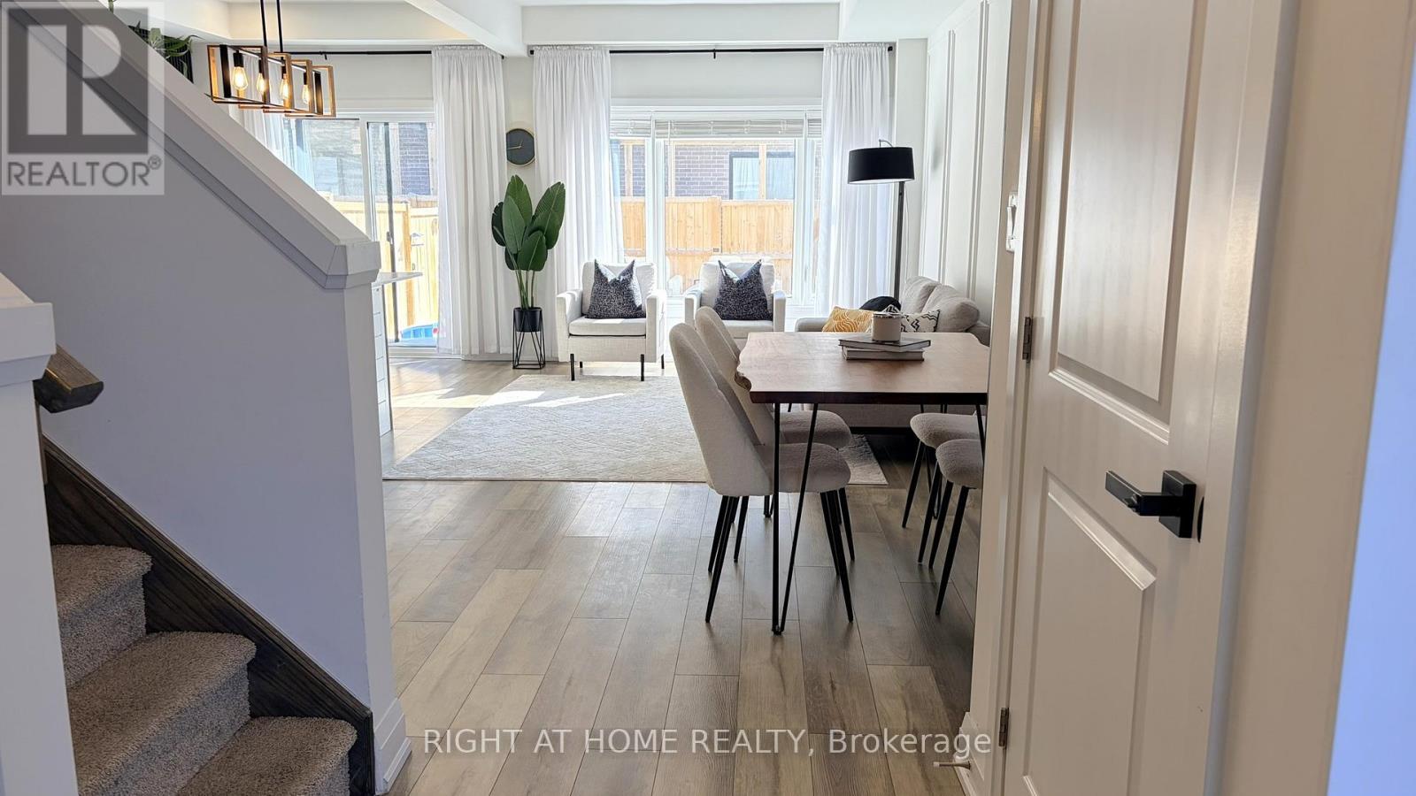 205 Longboat Run W, Brantford, Ontario  N3T 0T2 - Photo 5 - X12973478