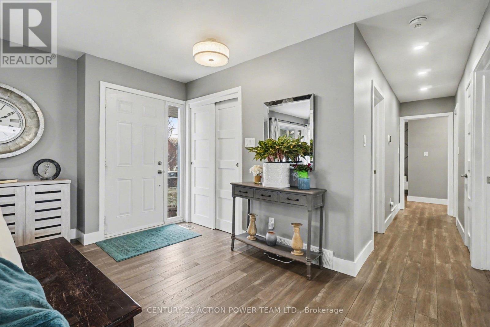 1149 And 1149 B - 1149 Parisien Street, Ottawa, Ontario  K1B 3N3 - Photo 2 - X12965692