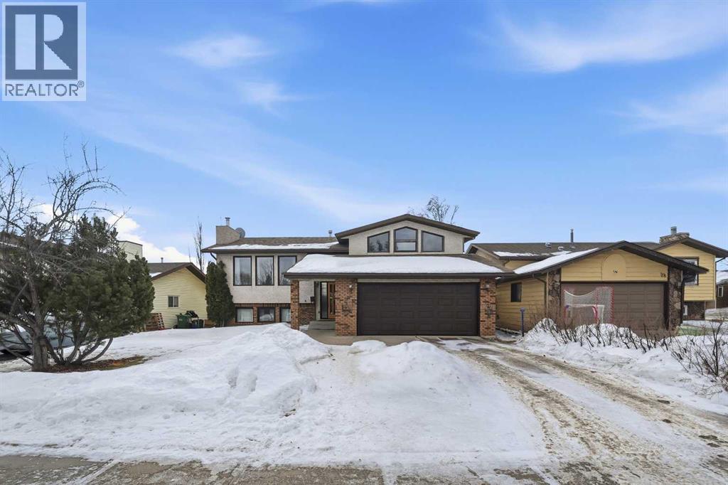 32 Huget Crescent, Red Deer, Alberta  T4N 6P4 - Photo 2 - A2279765