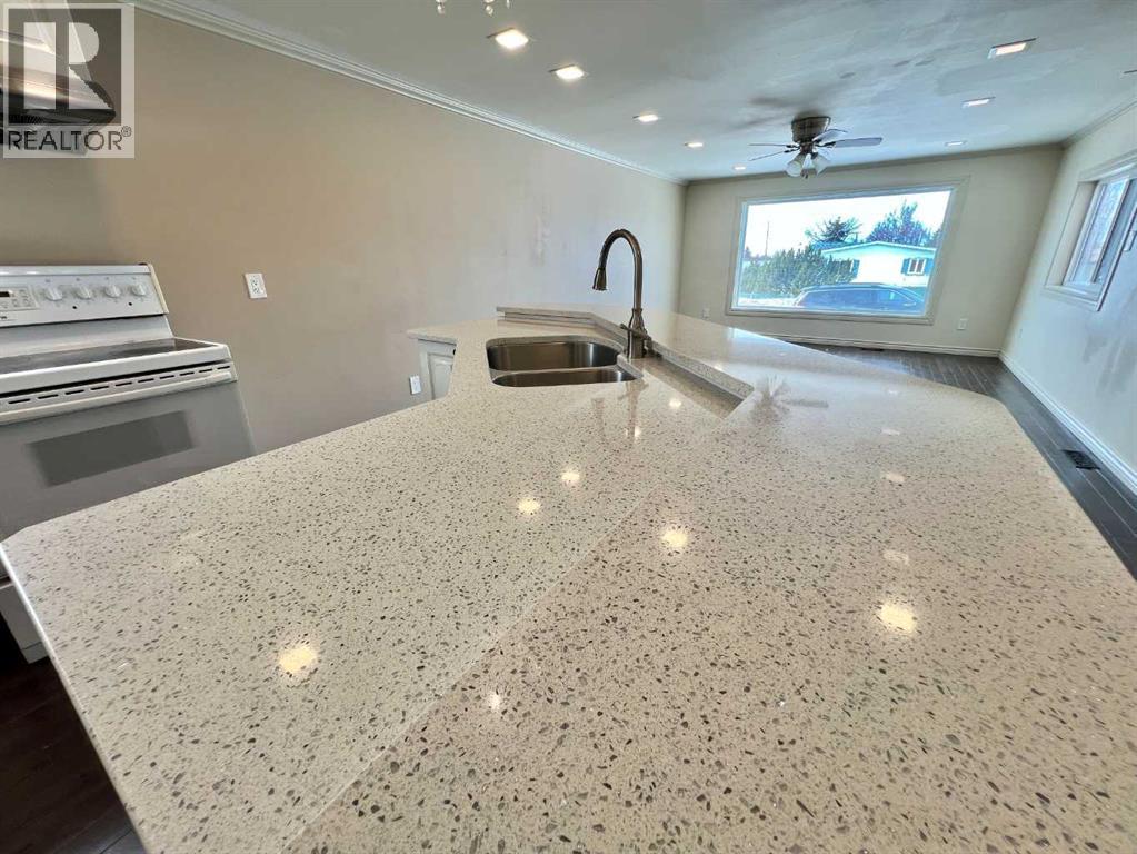 12009 96a Street, Grande Prairie, Alberta  T8V 5H6 - Photo 7 - A2299162