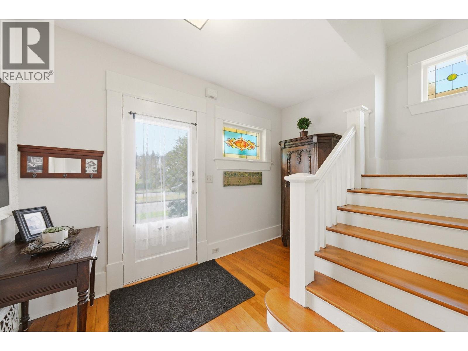 416 Second Street, New Westminster, British Columbia  V3L 2L4 - Photo 3 - R3108734