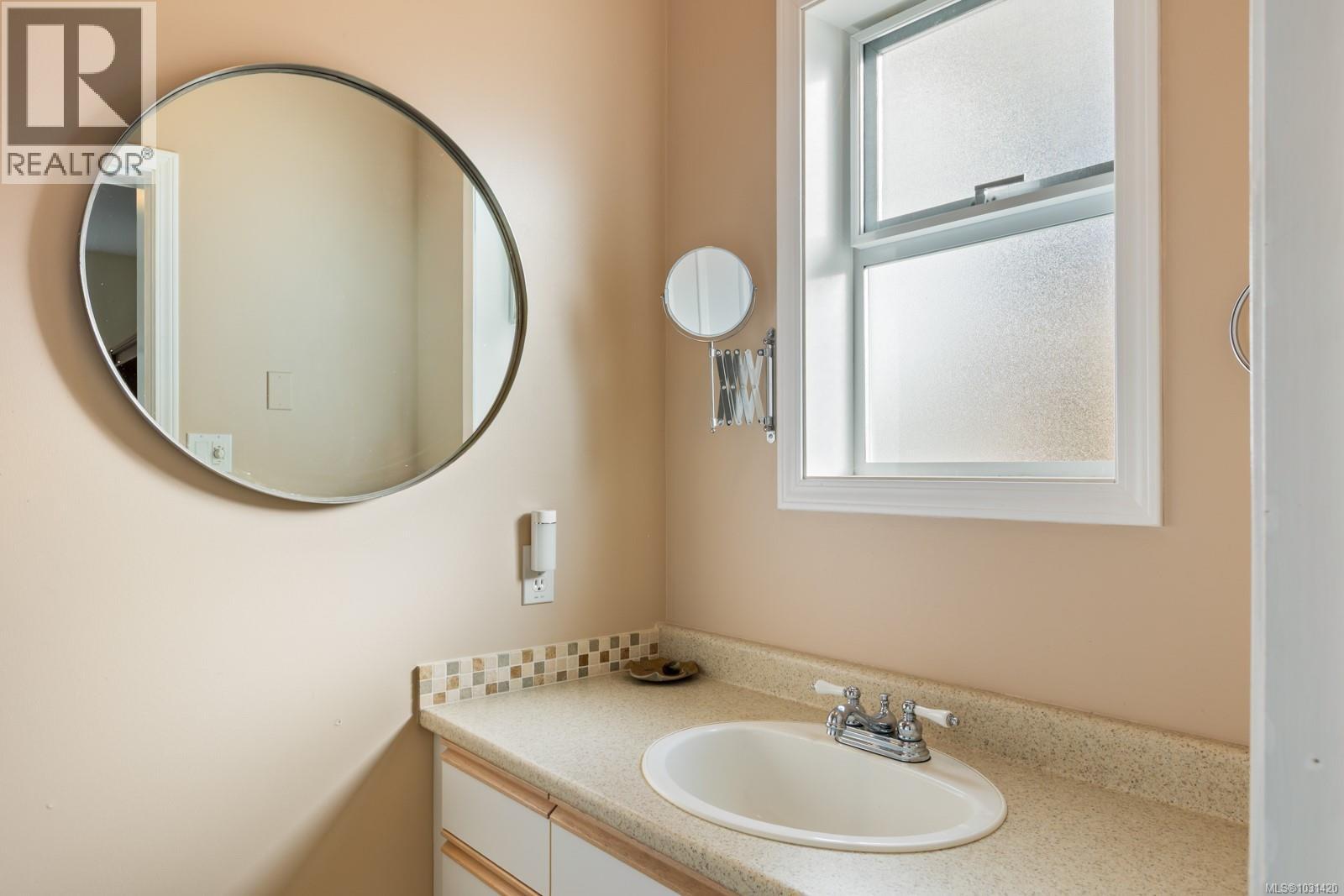 1451 Seaview Rd, Black Creek, British Columbia  V9J 1J7 - Photo 51 - 1031420