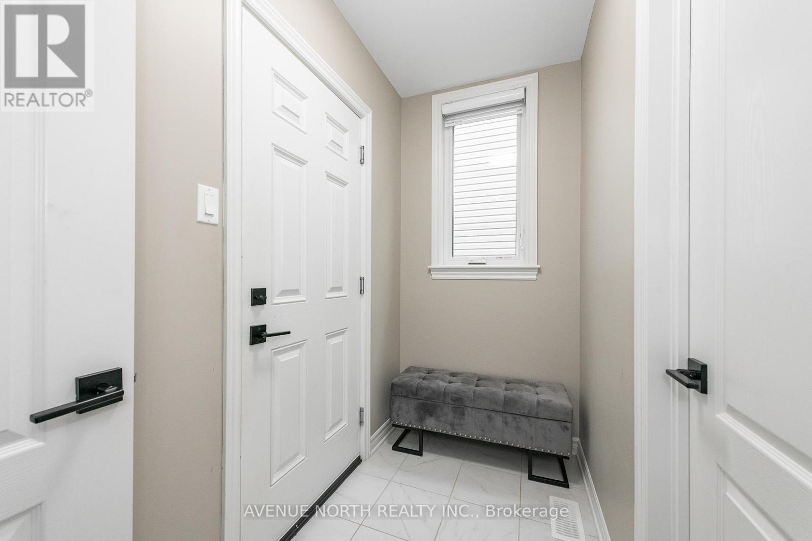 707 Moonflower Crescent, Ottawa, Ontario  K1T 0X8 - Photo 7 - X12973640