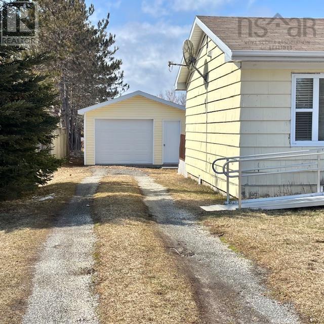 777 Forsyth Street, New Waterford, Nova Scotia  B1H 2Y6 - Photo 8 - 202606696