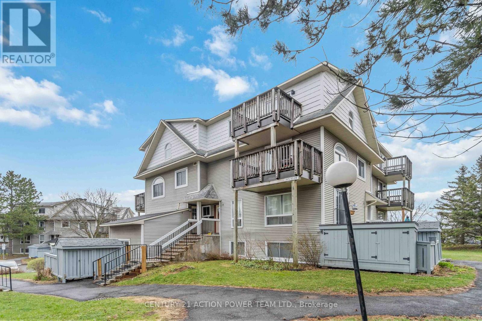 904 Tanguay Court, Ottawa, Ontario  K2L 3X5 - Photo 2 - X12966994