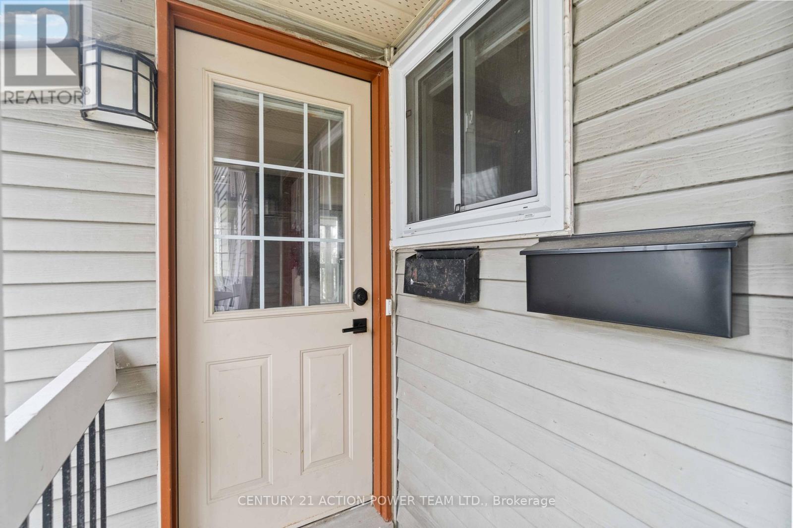 904 Tanguay Court, Ottawa, Ontario  K2L 3X5 - Photo 3 - X12966994