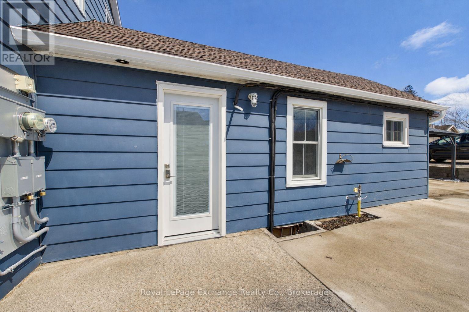 2 - 953 Queen Street, Kincardine, Ontario  N2Z 2Y2 - Photo 2 - X12973626