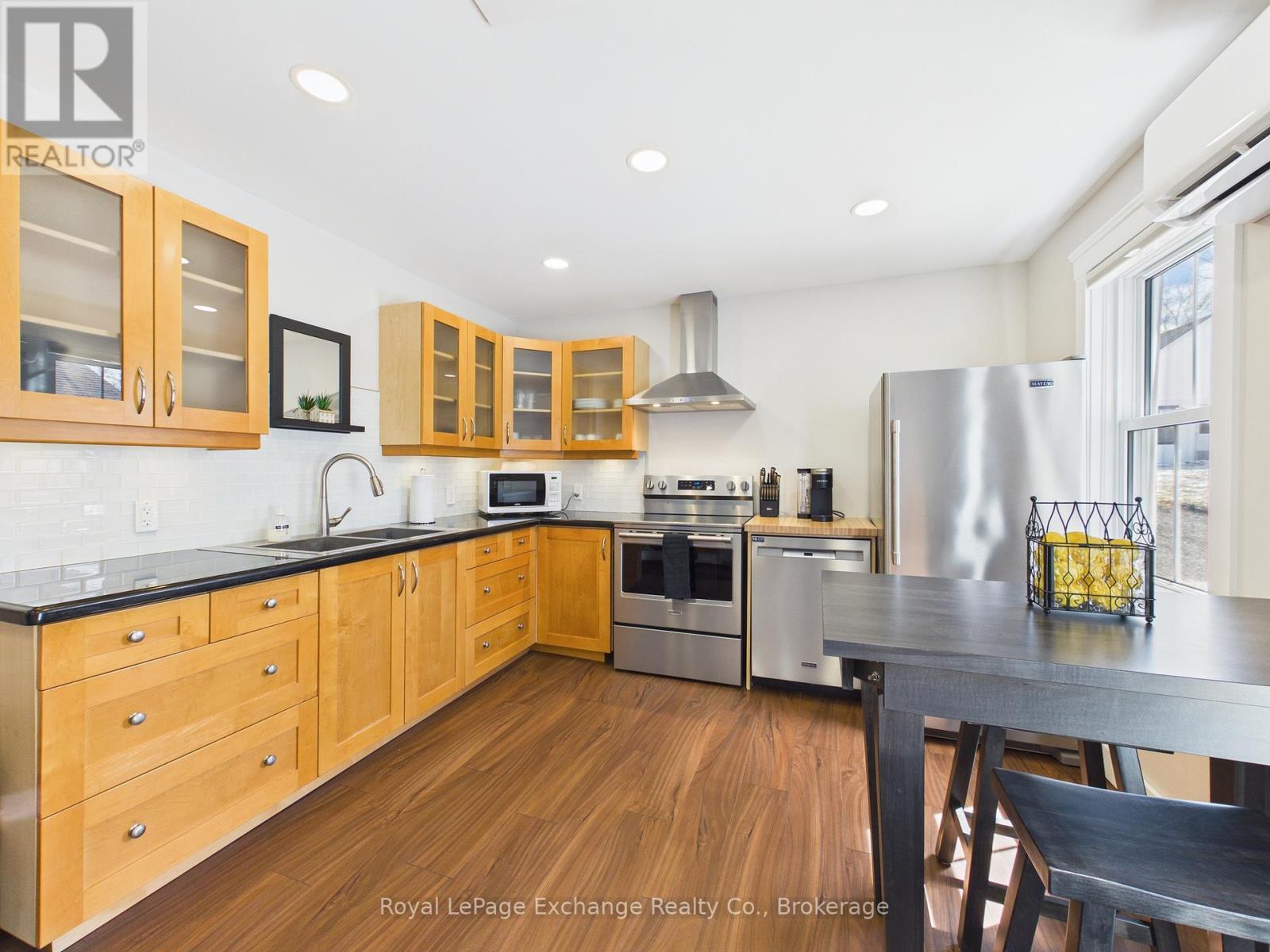 2 - 953 Queen Street, Kincardine, Ontario  N2Z 2Y2 - Photo 4 - X12973626