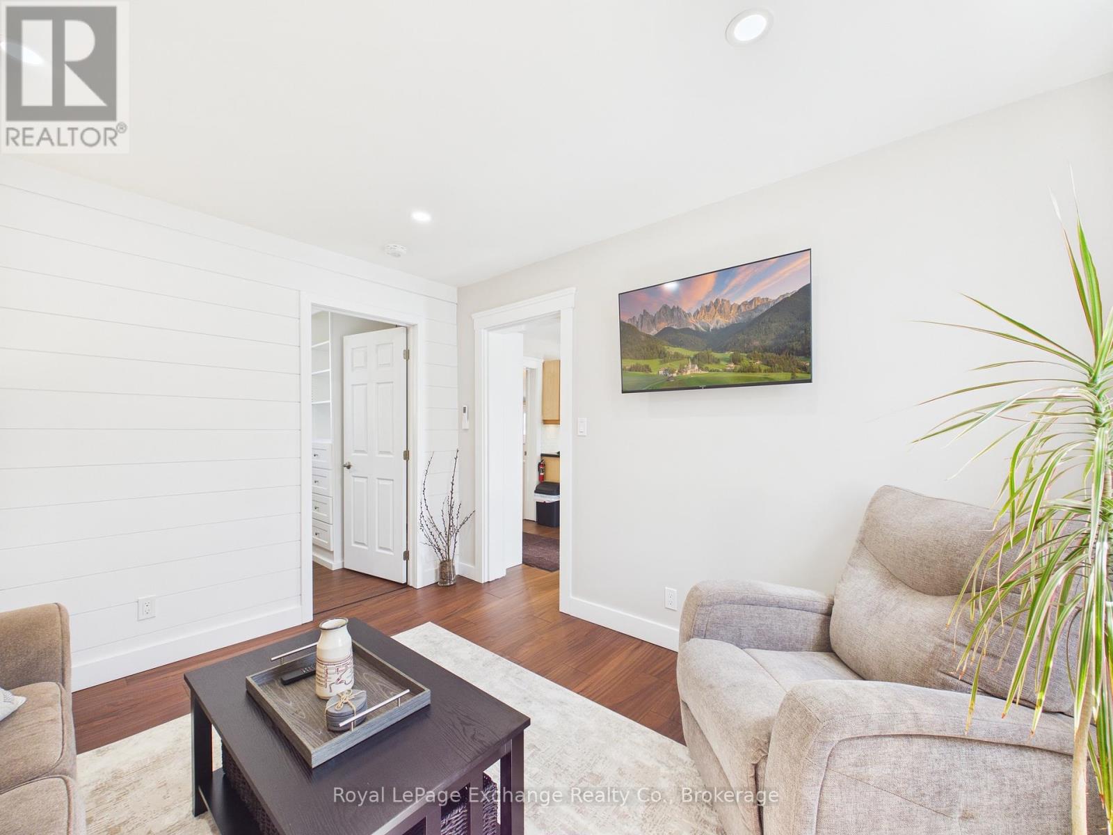 2 - 953 Queen Street, Kincardine, Ontario  N2Z 2Y2 - Photo 6 - X12973626