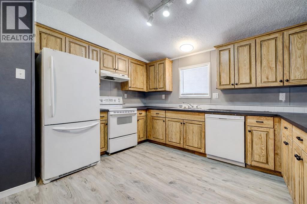308 Station Boulevard, Coaldale, Alberta  T1M 1P6 - Photo 6 - A2272823