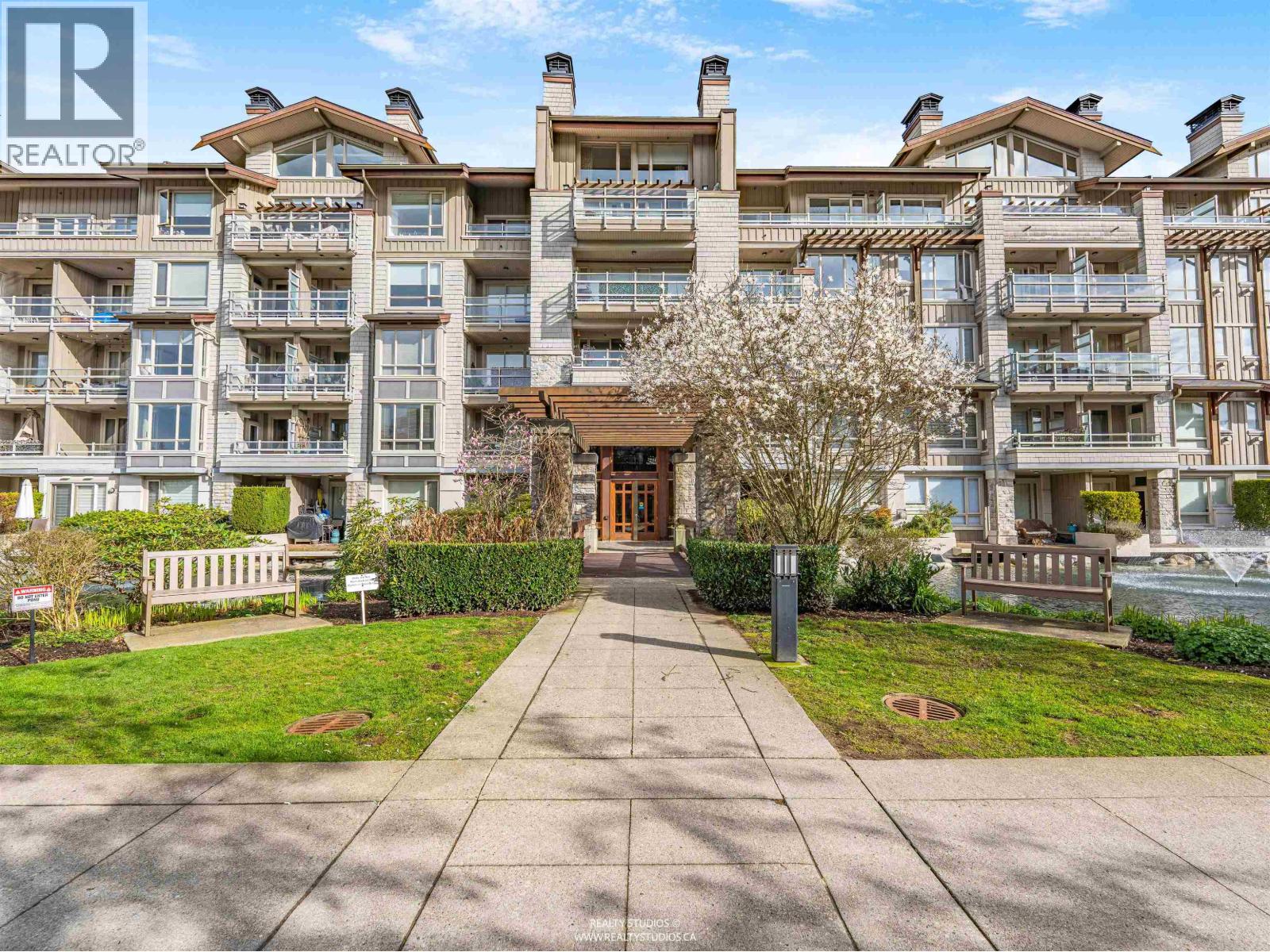 417 580 RAVEN WOODS DRIVE, North Vancouver, British Columbia