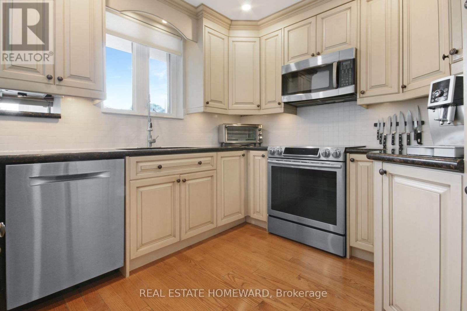 12 Athlone Road, Toronto, Ontario  M4J 4H2 - Photo 9 - E12973600