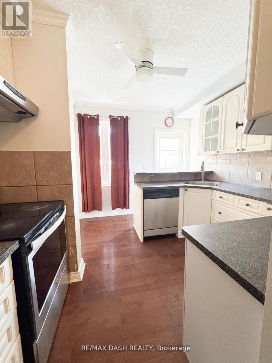 Main Fl - 1529 Queen Street E, Toronto, Ontario  M4L 1E5 - Photo 11 - E12973648