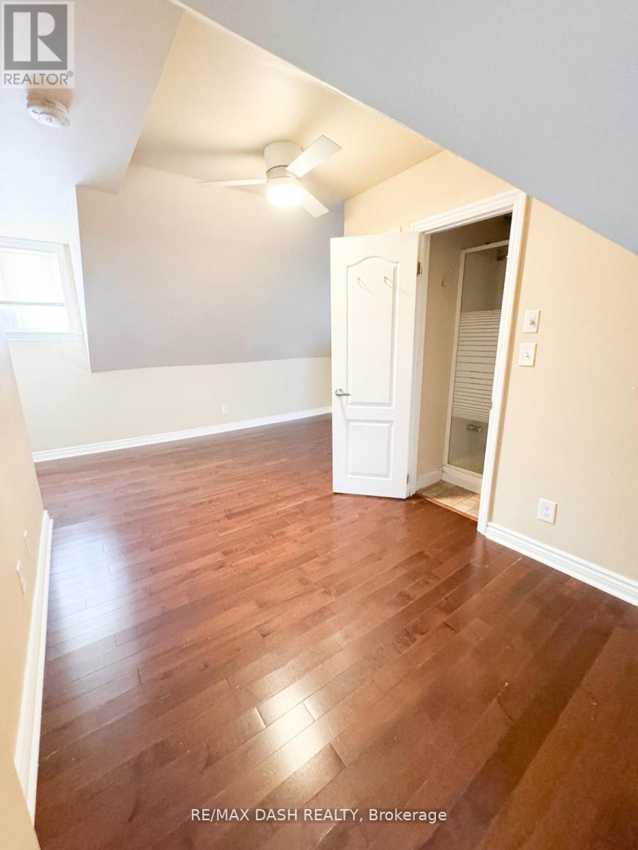 Main Fl - 1529 Queen Street E, Toronto, Ontario  M4L 1E5 - Photo 18 - E12973648