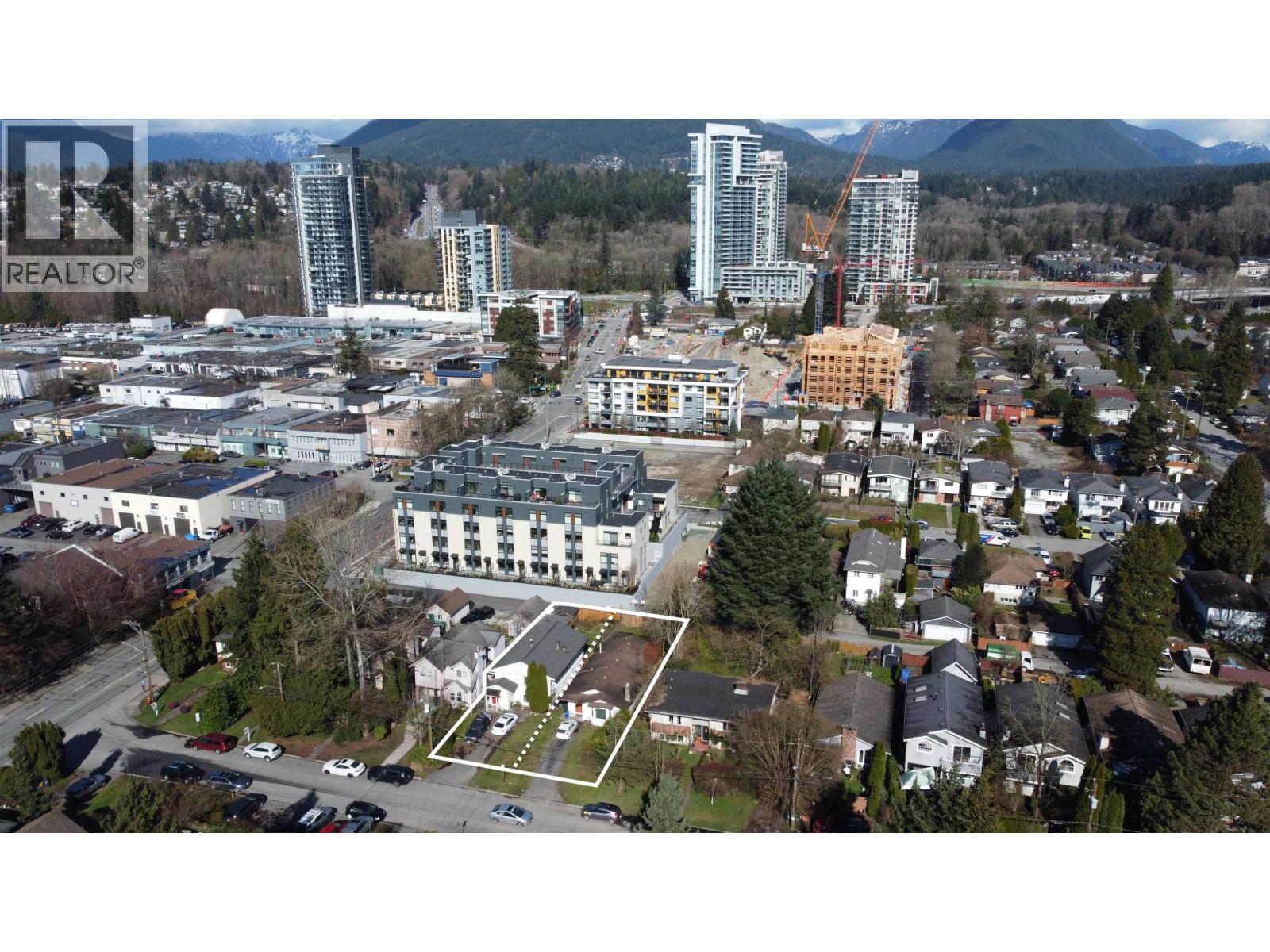 1536 Bond Street, North Vancouver, British Columbia  V7J 1E7 - Photo 1 - R3108753