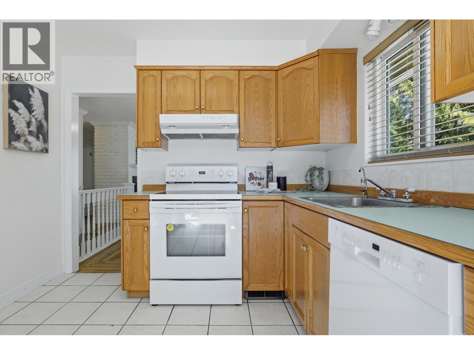 1022 Ranch Park Way, Coquitlam, British Columbia  V3C 2H2 - Photo 10 - R3108757