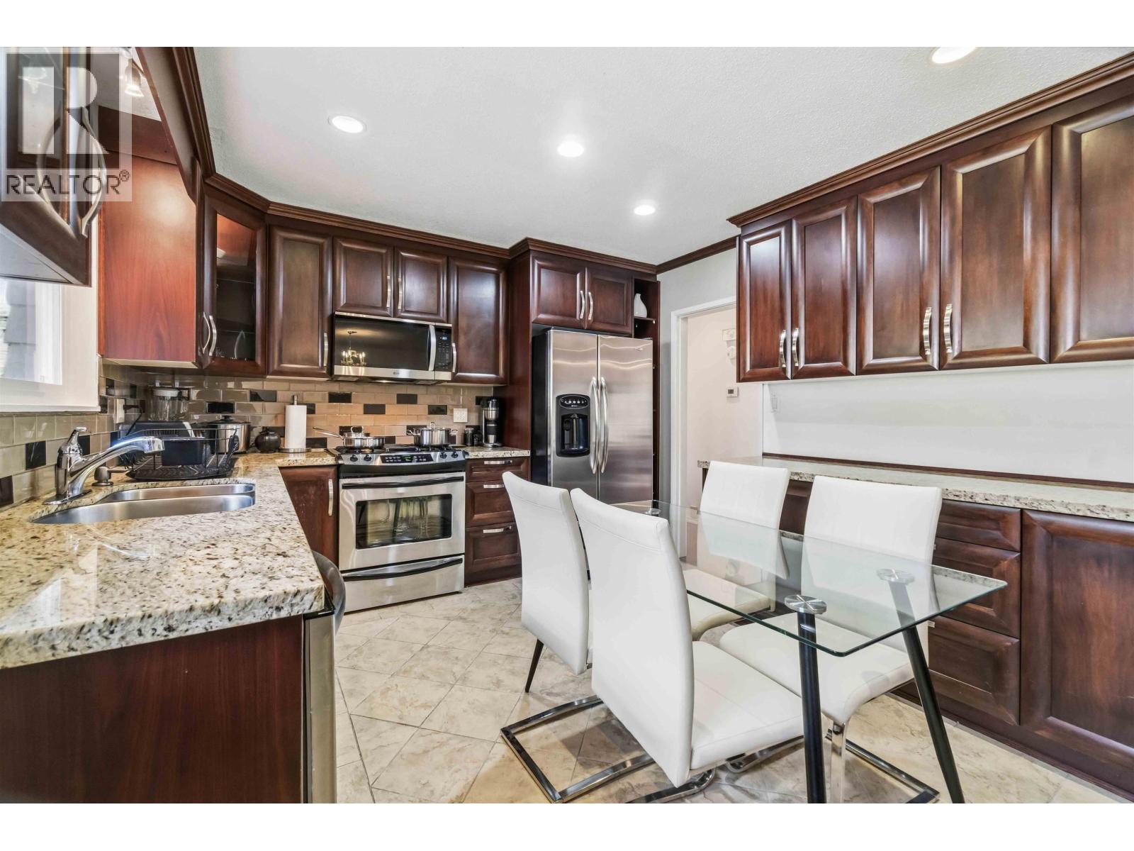 552 W 29th Street, North Vancouver, British Columbia  V7N 2K1 - Photo 6 - R3108821