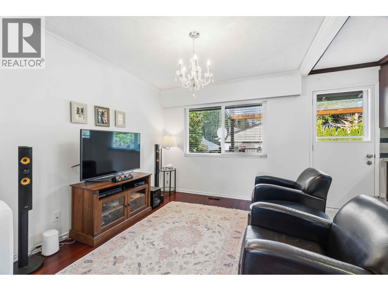 552 W 29th Street, North Vancouver, British Columbia  V7N 2K1 - Photo 7 - R3108821