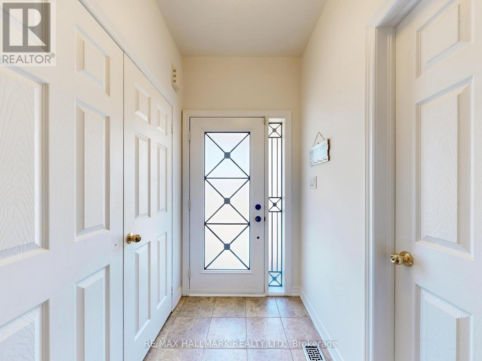 39 Retreat Boulevard, Vaughan, Ontario  L4H 0C1 - Photo 3 - N12973618