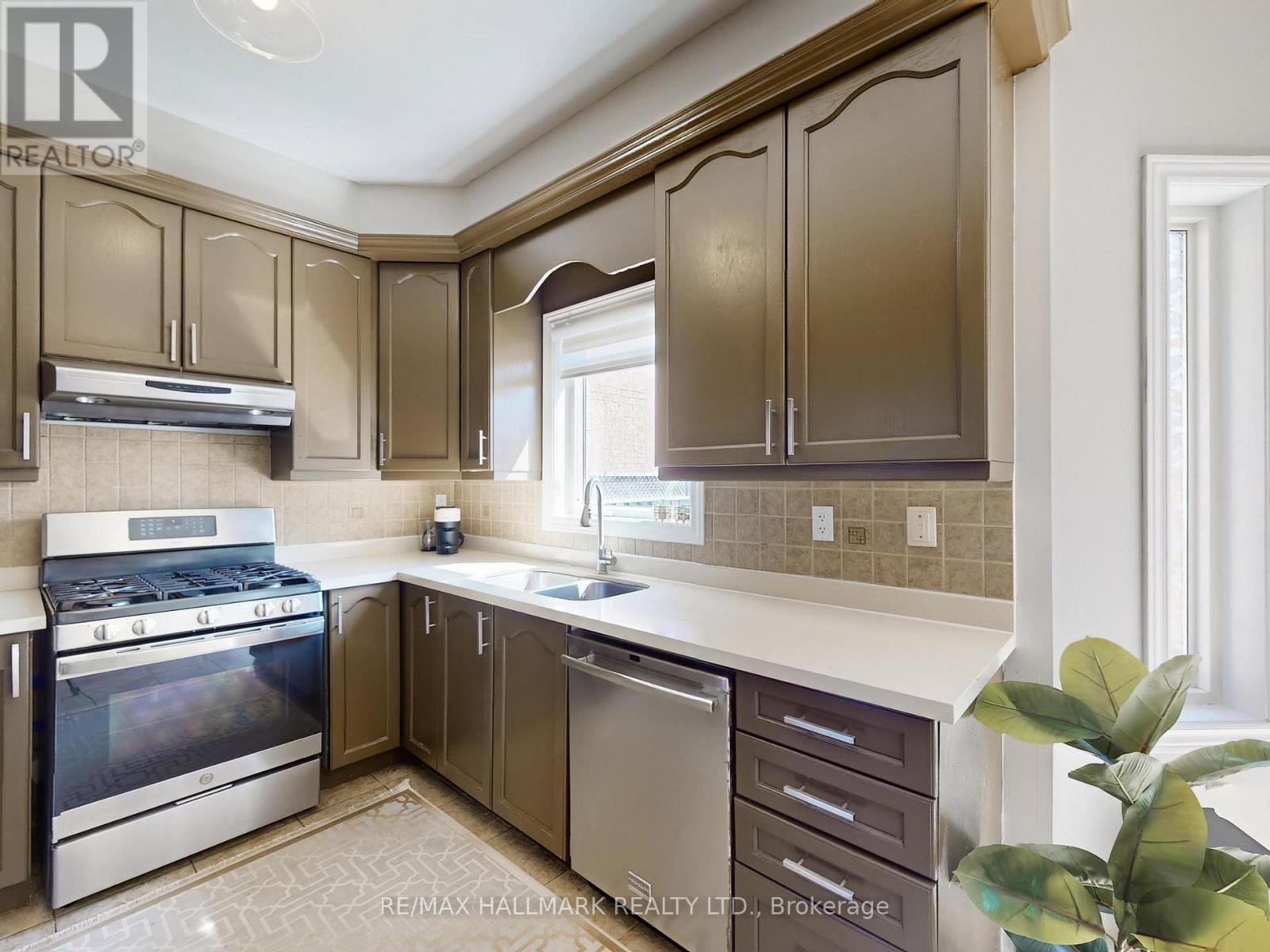 39 Retreat Boulevard, Vaughan, Ontario  L4H 0C1 - Photo 8 - N12973618