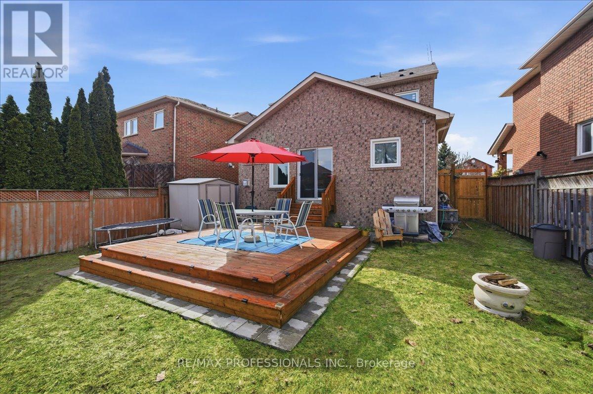 7387 Davemark Court, Mississauga, Ontario  L5N 7P3 - Photo 10 - W12973582