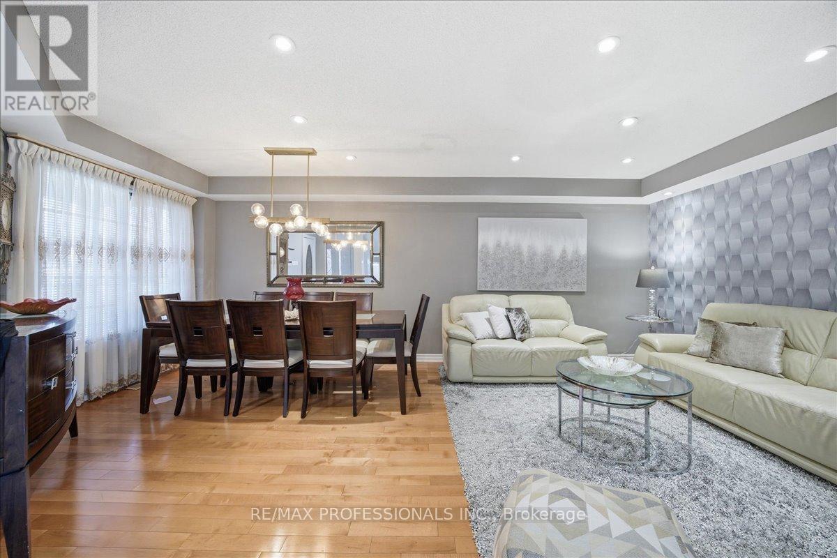 7387 Davemark Court, Mississauga, Ontario  L5N 7P3 - Photo 13 - W12973582