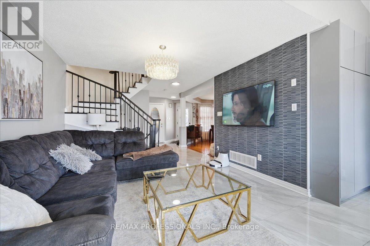 7387 Davemark Court, Mississauga, Ontario  L5N 7P3 - Photo 17 - W12973582