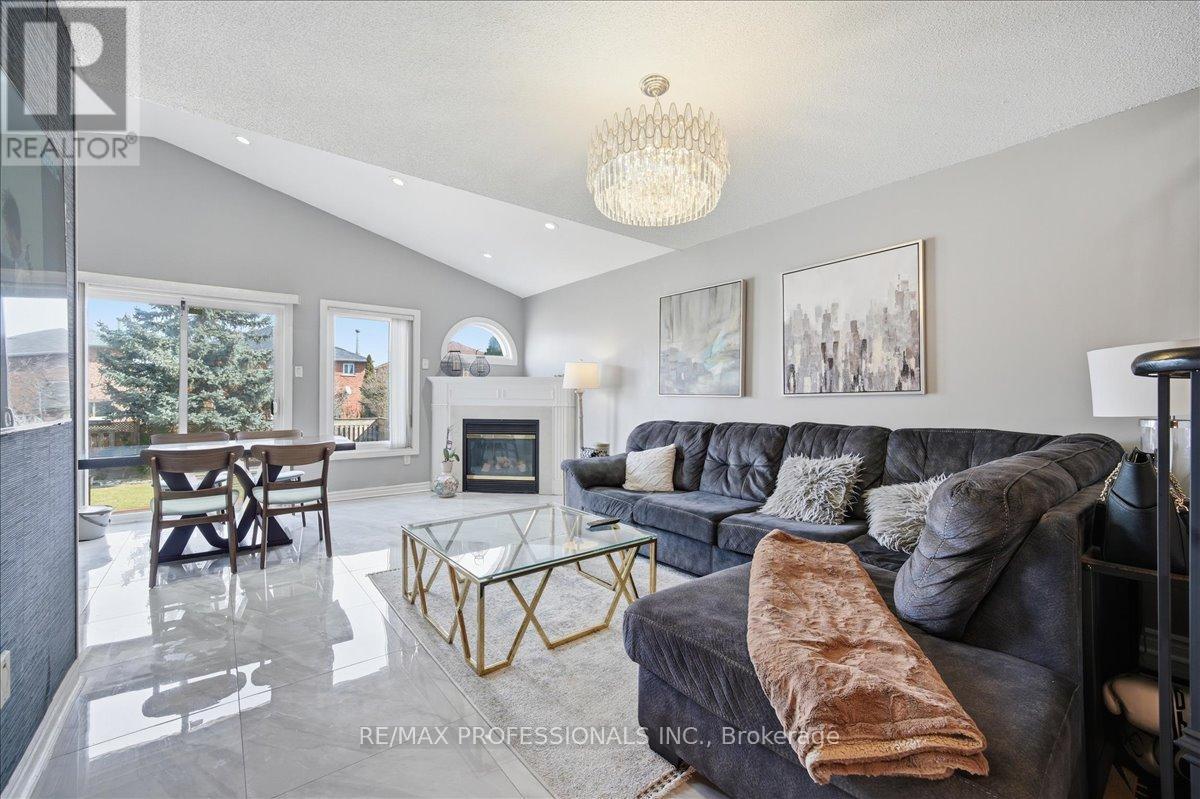 7387 Davemark Court, Mississauga, Ontario  L5N 7P3 - Photo 18 - W12973582