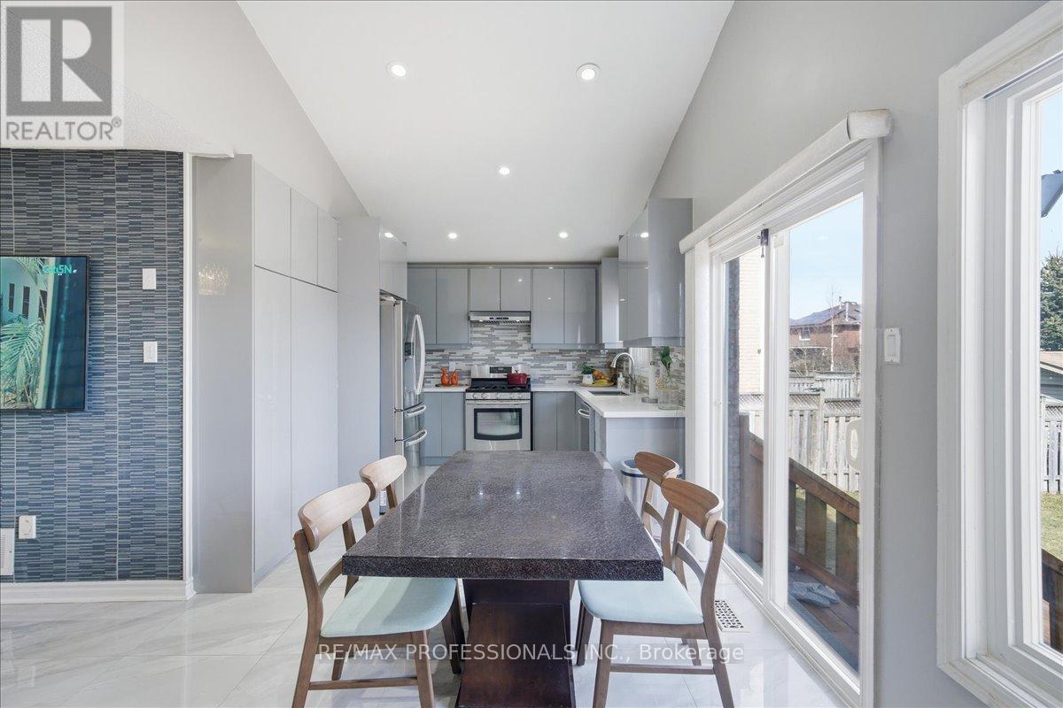 7387 Davemark Court, Mississauga, Ontario  L5N 7P3 - Photo 19 - W12973582