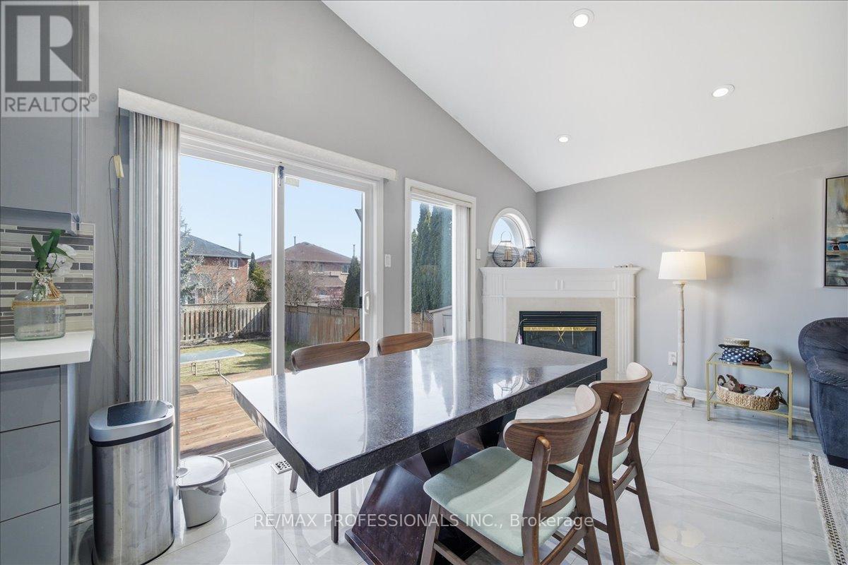 7387 Davemark Court, Mississauga, Ontario  L5N 7P3 - Photo 22 - W12973582