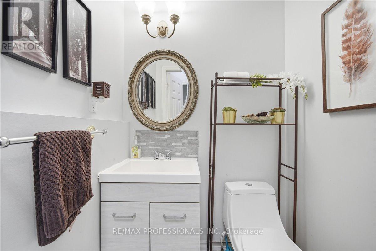 7387 Davemark Court, Mississauga, Ontario  L5N 7P3 - Photo 23 - W12973582