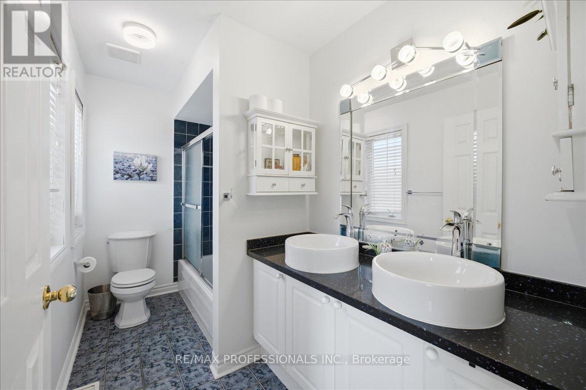 7387 Davemark Court, Mississauga, Ontario  L5N 7P3 - Photo 30 - W12973582