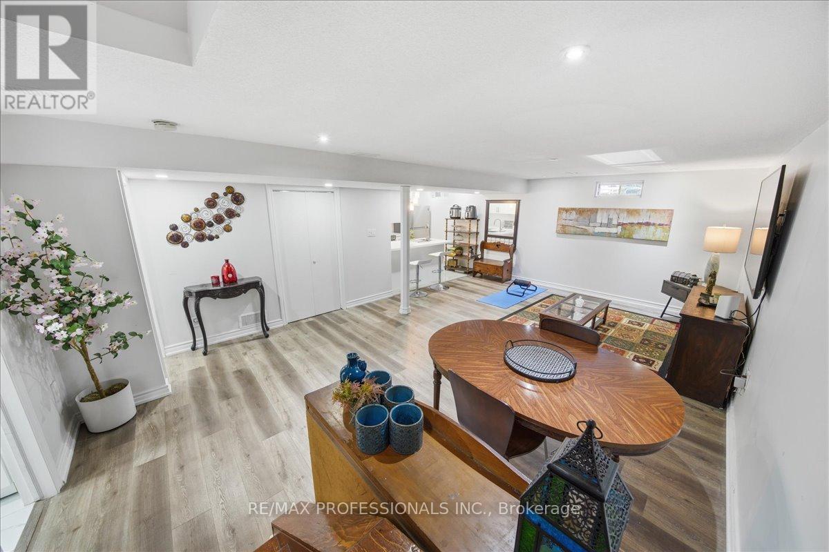 7387 Davemark Court, Mississauga, Ontario  L5N 7P3 - Photo 32 - W12973582