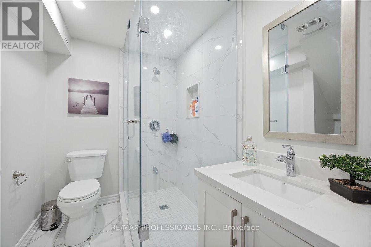 7387 Davemark Court, Mississauga, Ontario  L5N 7P3 - Photo 7 - W12973582