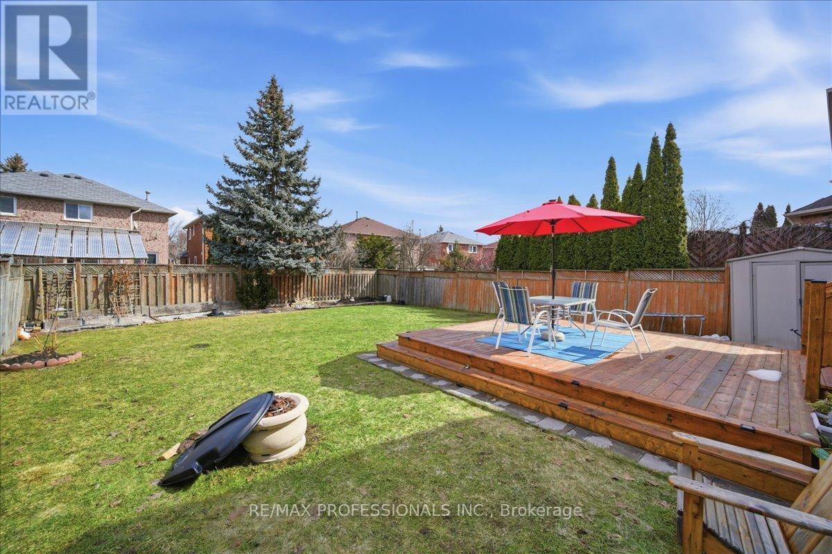 7387 Davemark Court, Mississauga, Ontario  L5N 7P3 - Photo 8 - W12973582