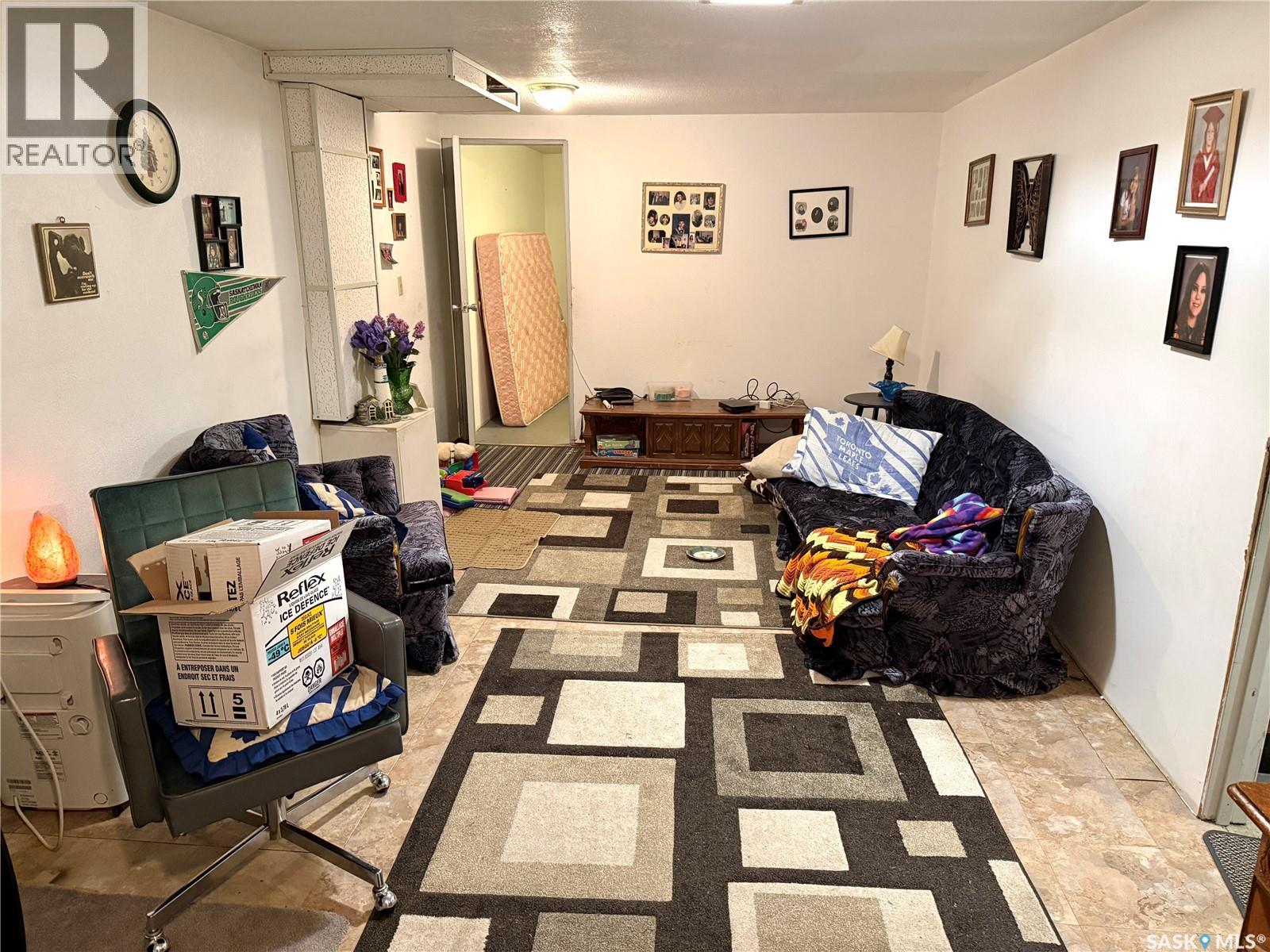 365 3rd Ave Crescent, Battleford, Saskatchewan  S0M 0E0 - Photo 12 - SK032405