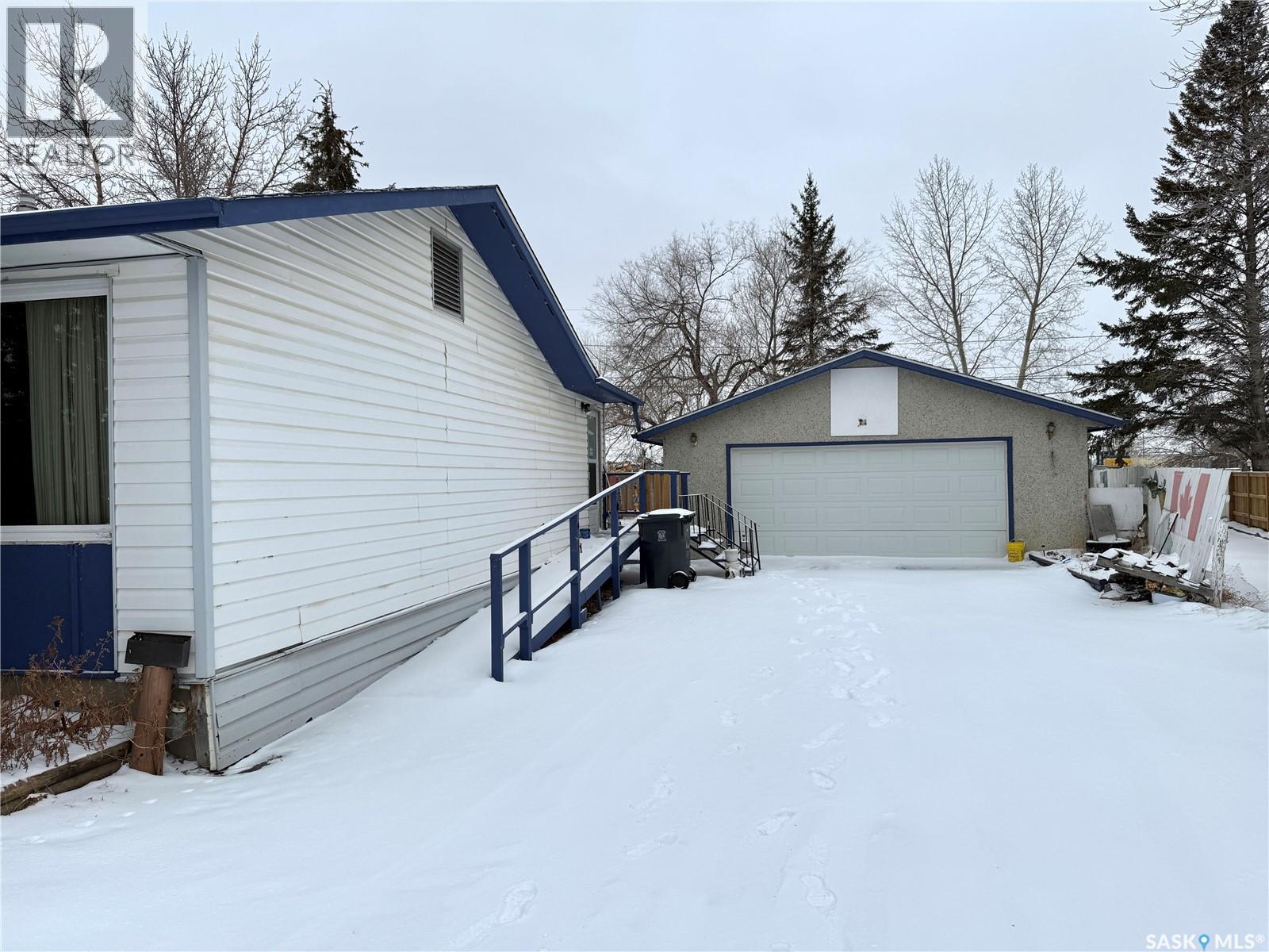 365 3rd Ave Crescent, Battleford, Saskatchewan  S0M 0E0 - Photo 2 - SK032405