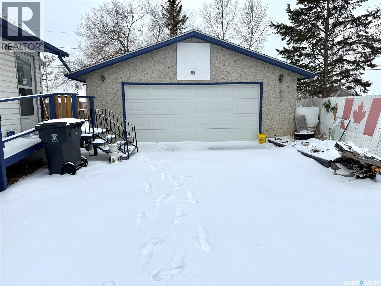 365 3rd Ave Crescent, Battleford, Saskatchewan  S0M 0E0 - Photo 3 - SK032405