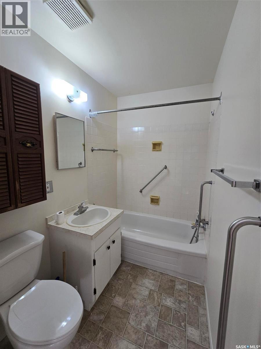 413 - 415 Calgary Street, Broadview, Saskatchewan  S0G 0K0 - Photo 12 - SK032400