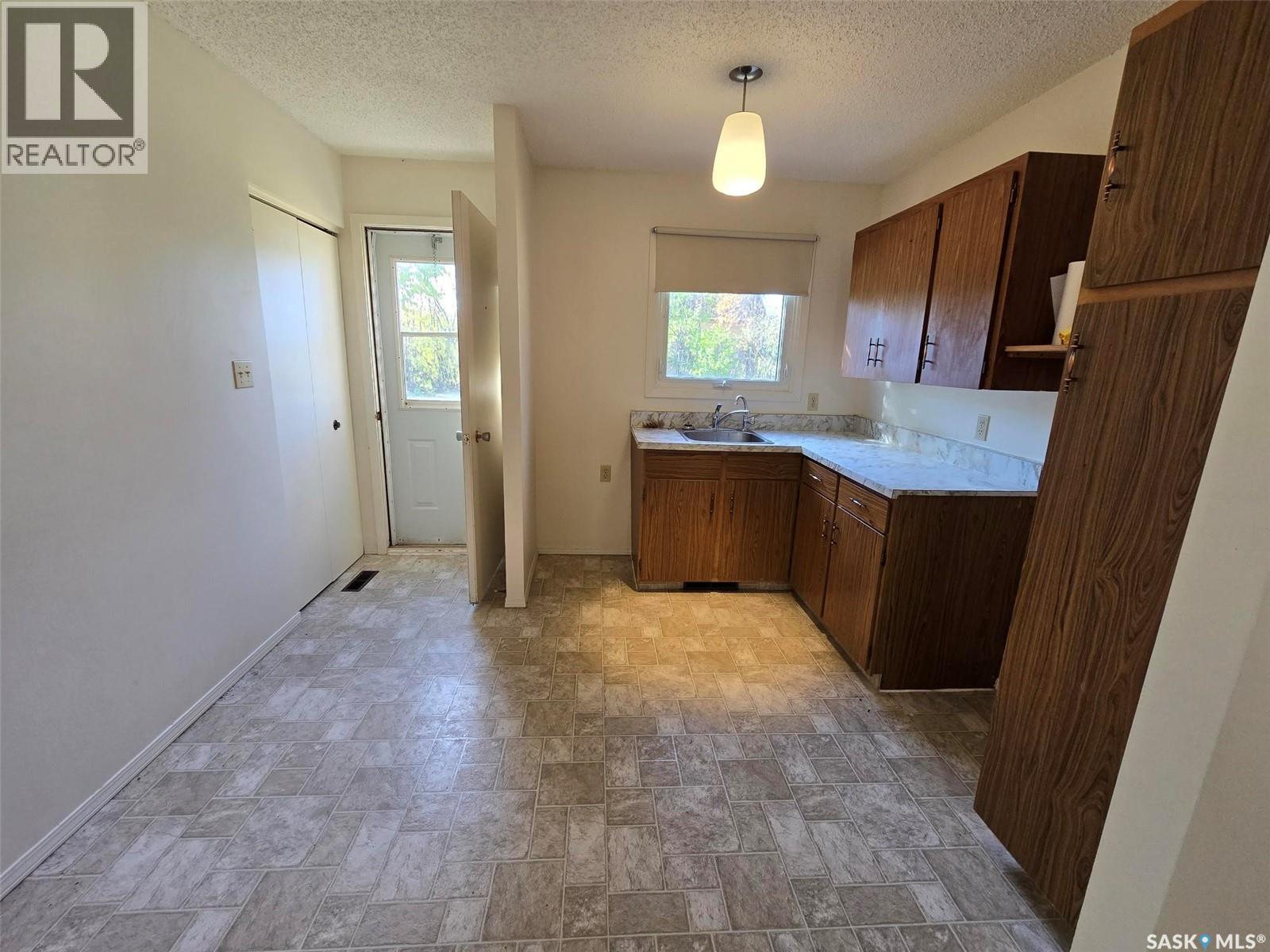 413 - 415 Calgary Street, Broadview, Saskatchewan  S0G 0K0 - Photo 13 - SK032400