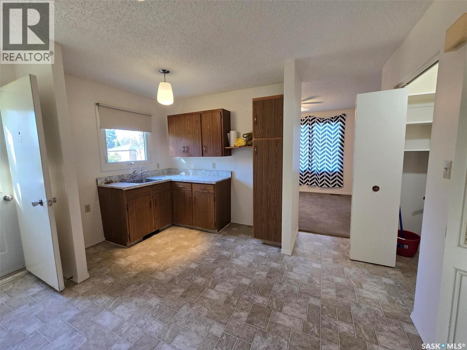 413 - 415 Calgary Street, Broadview, Saskatchewan  S0G 0K0 - Photo 14 - SK032400