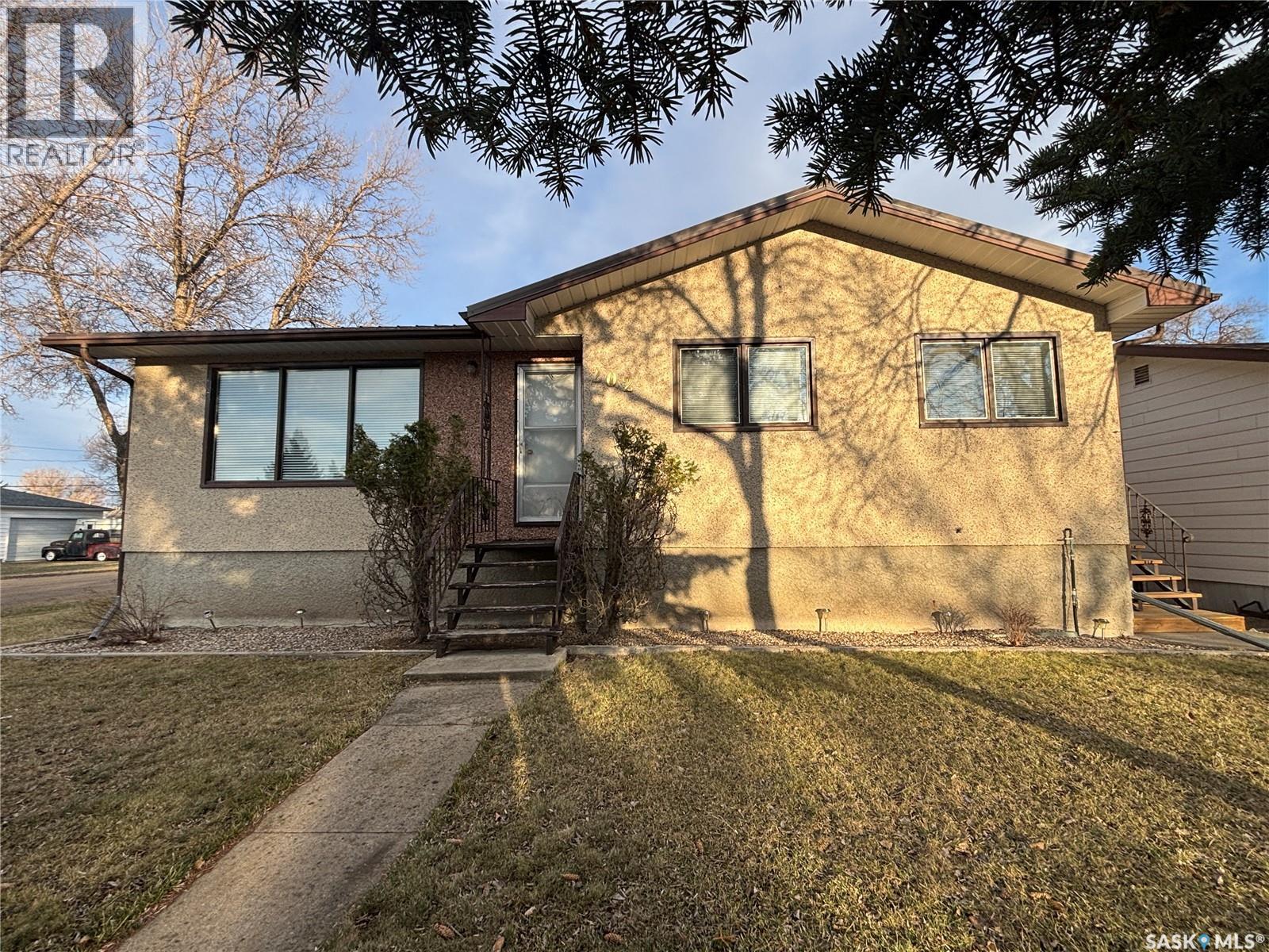 202 Herbert STREET, Maple Creek, Saskatchewan
