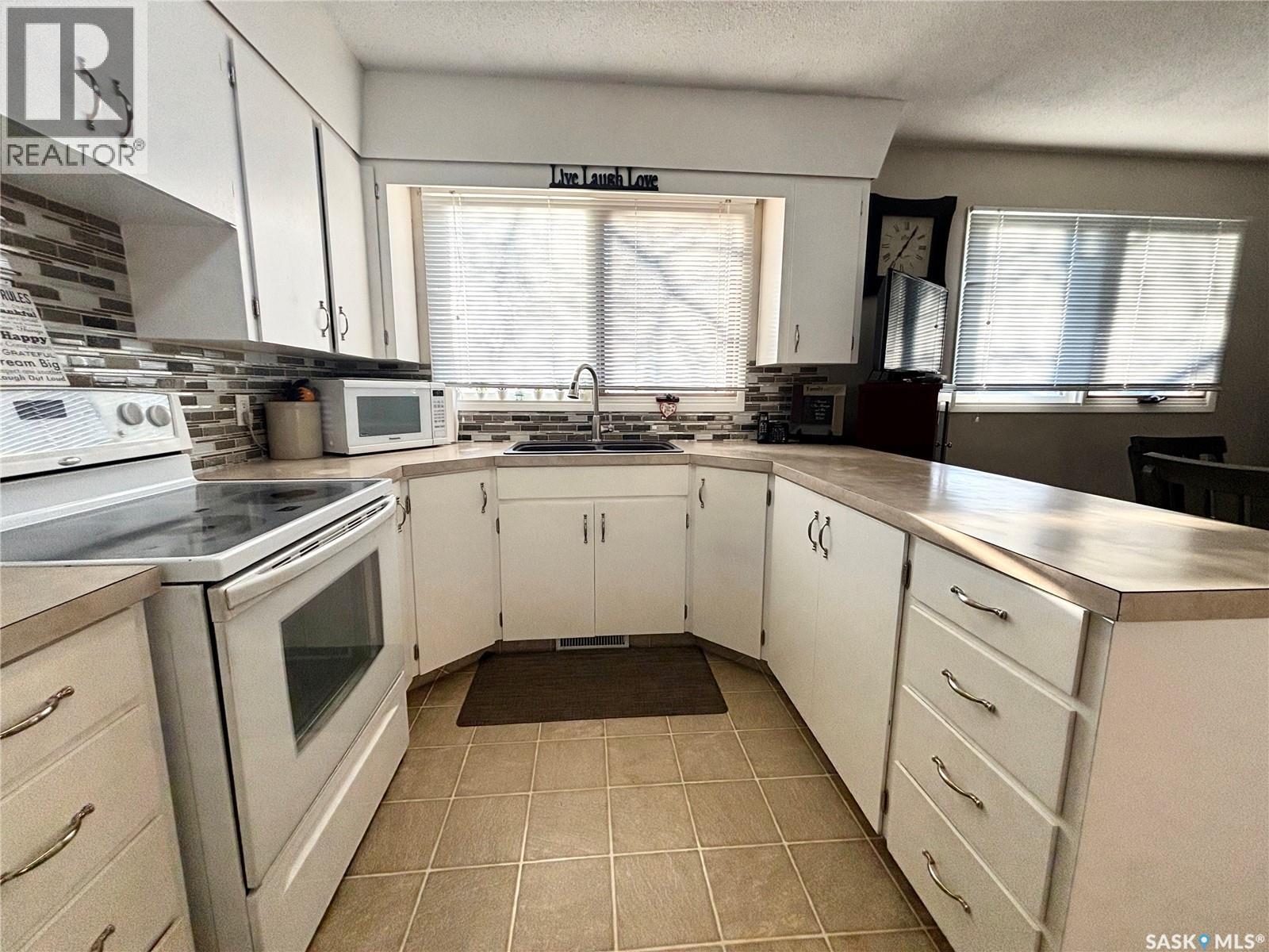 202 Herbert Street, Maple Creek, Saskatchewan  S0N 1N0 - Photo 11 - SK032337