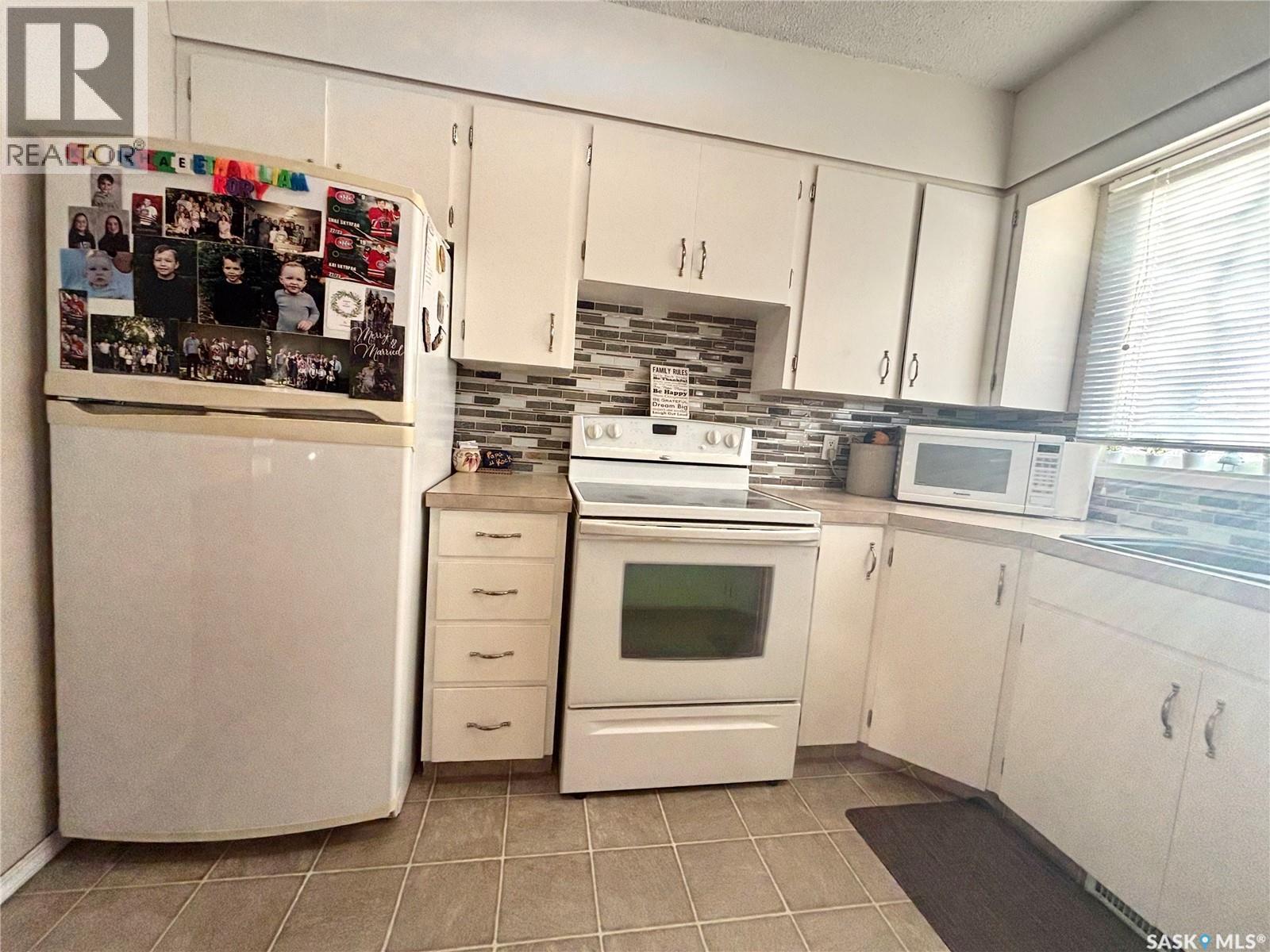 202 Herbert Street, Maple Creek, Saskatchewan  S0N 1N0 - Photo 12 - SK032337