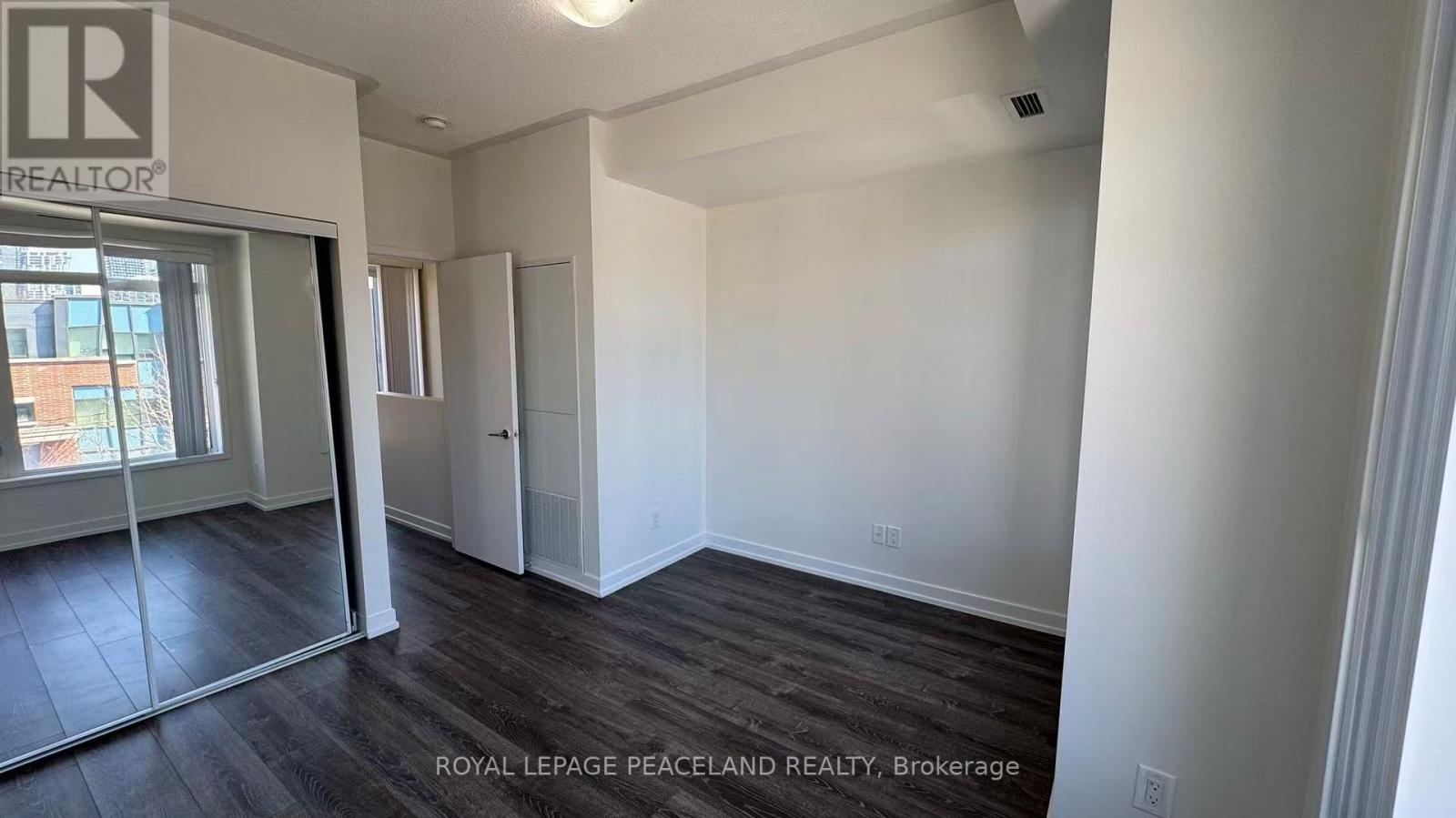 59 Regent Street, Toronto, Ontario  M5A 3N7 - Photo 7 - C12962174