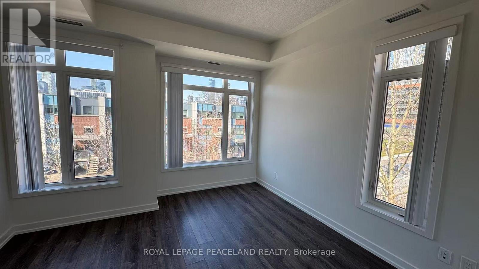 59 Regent Street, Toronto, Ontario  M5A 3N7 - Photo 5 - C12962174