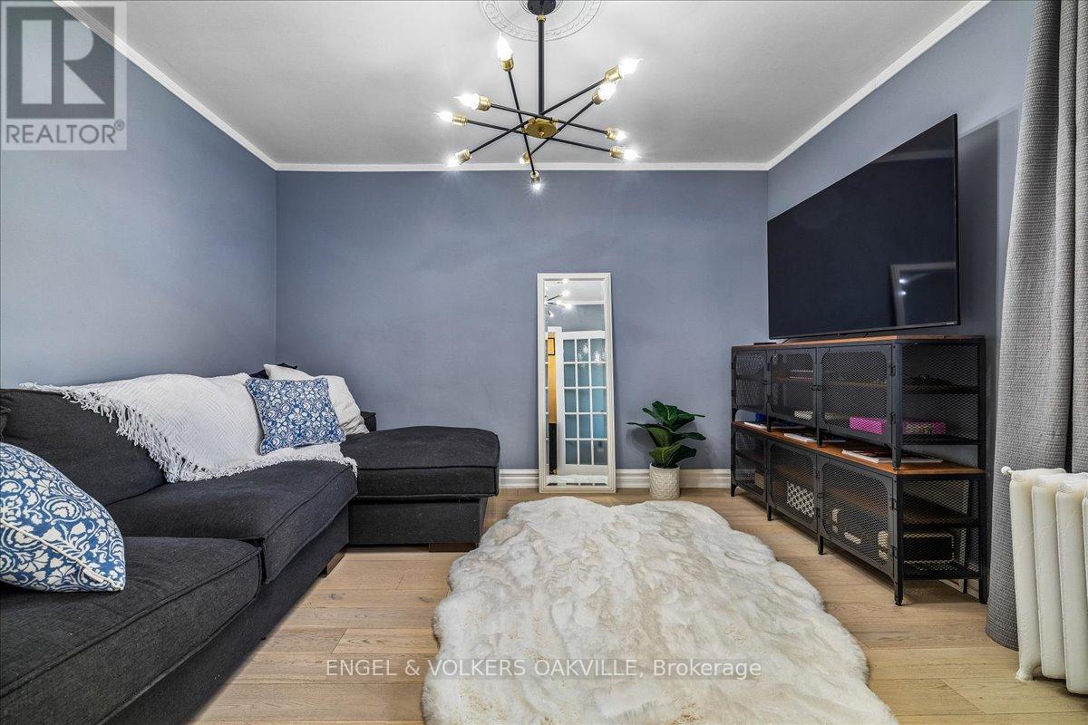 38 John Street S, Mississauga, Ontario  L5H 2E6 - Photo 17 - W12966904