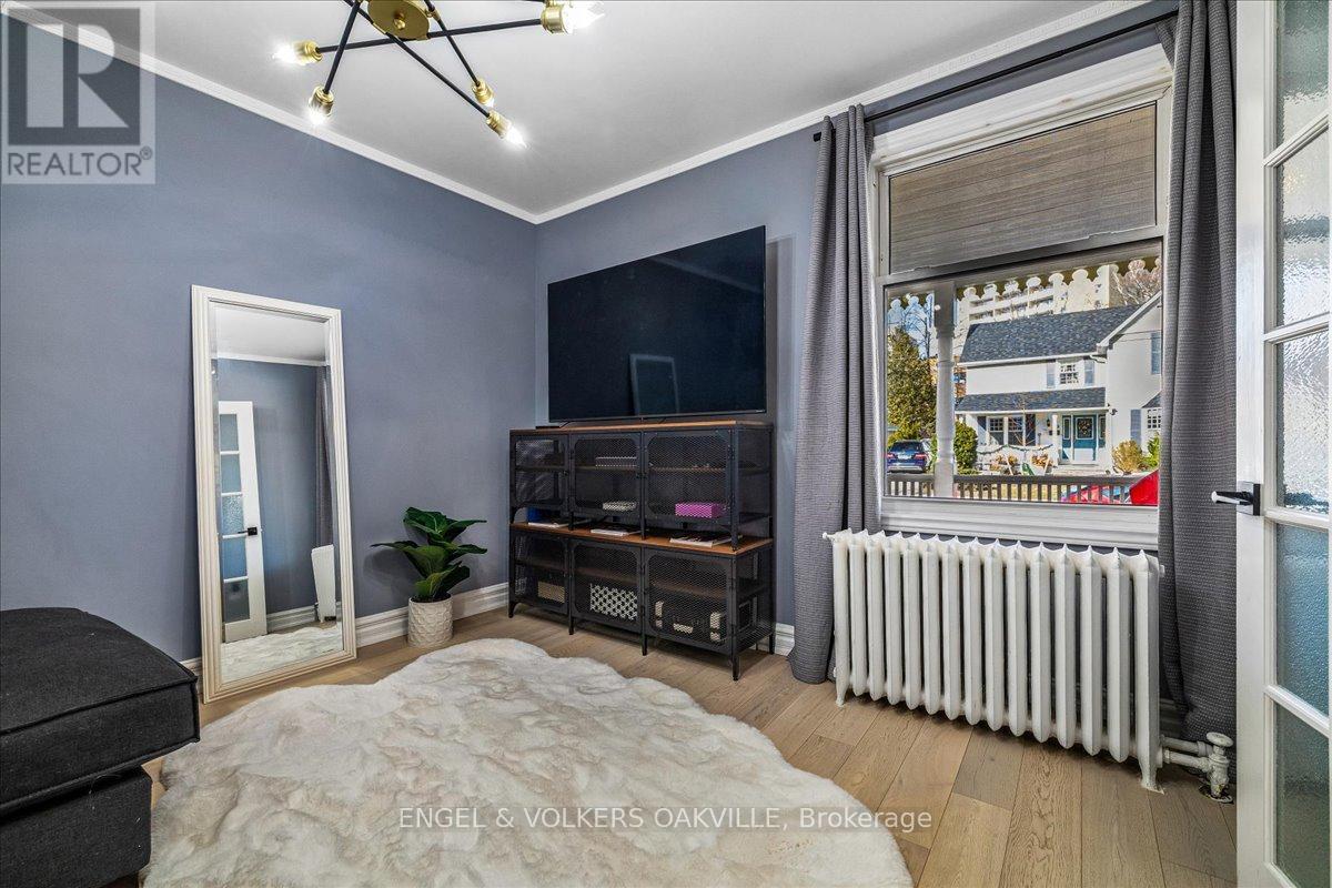 38 John Street S, Mississauga, Ontario  L5H 2E6 - Photo 18 - W12966904