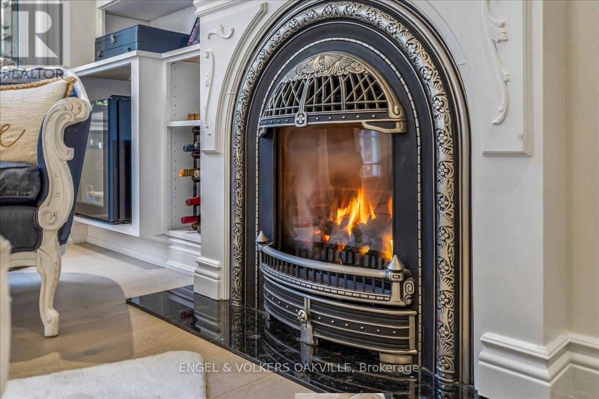 38 John Street S, Mississauga, Ontario  L5H 2E6 - Photo 12 - W12966904